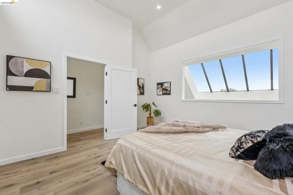 Photo of Unit 207 at 7 Embarcadero West
