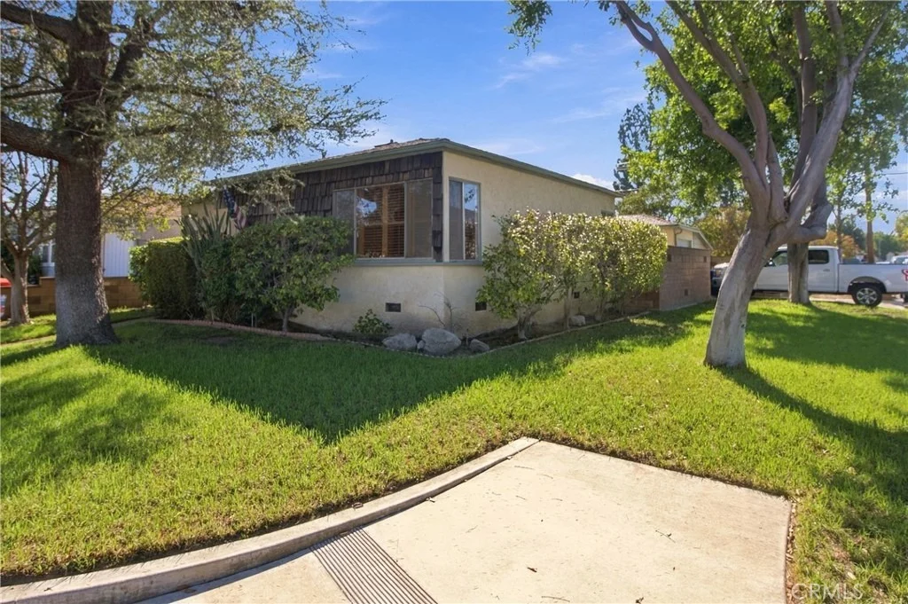 Photo of 2043 N Maple