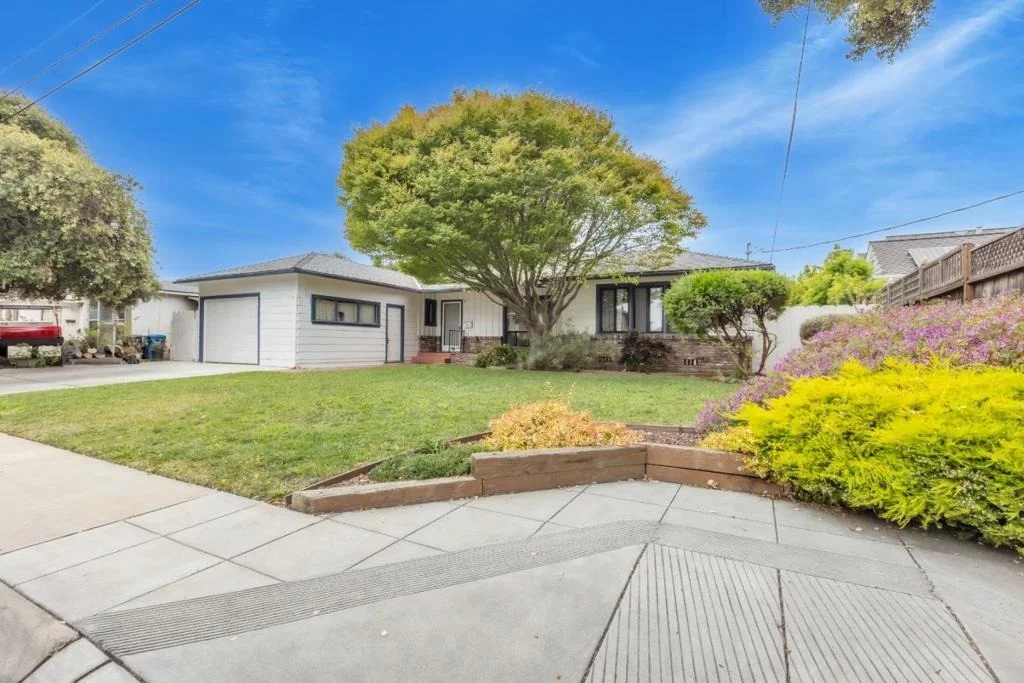 Photo of 906 Bautista Drive