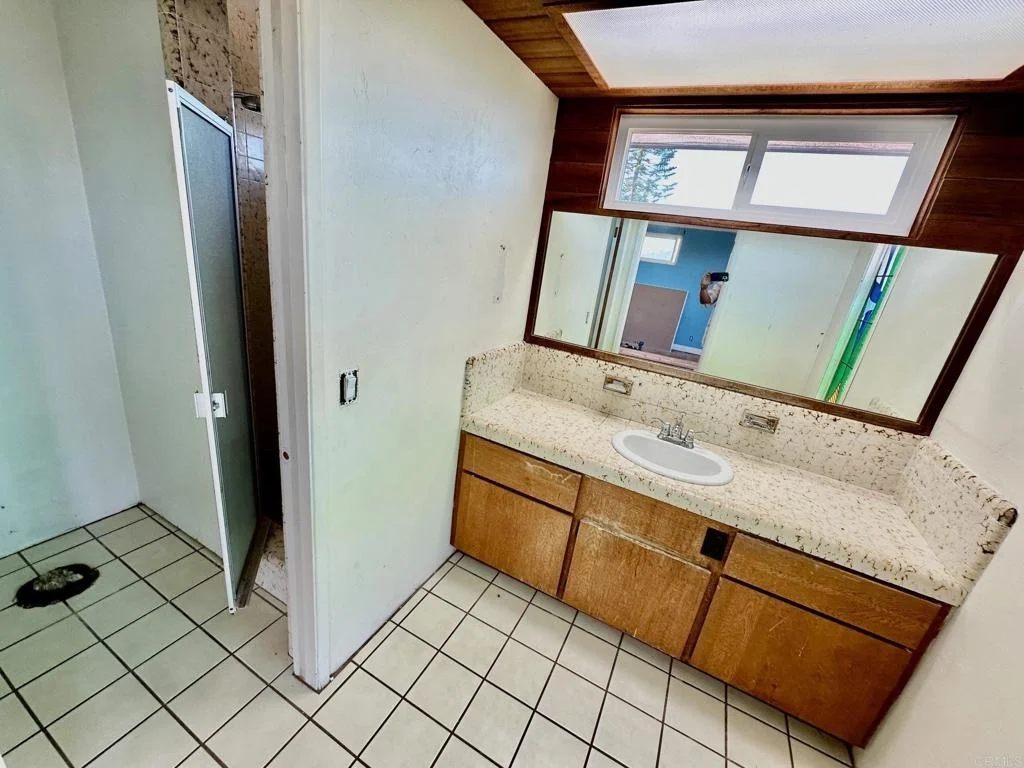 Photo of 880 Crest View Rd