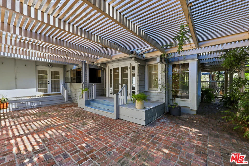 Photo of 521 N Crescent Drive