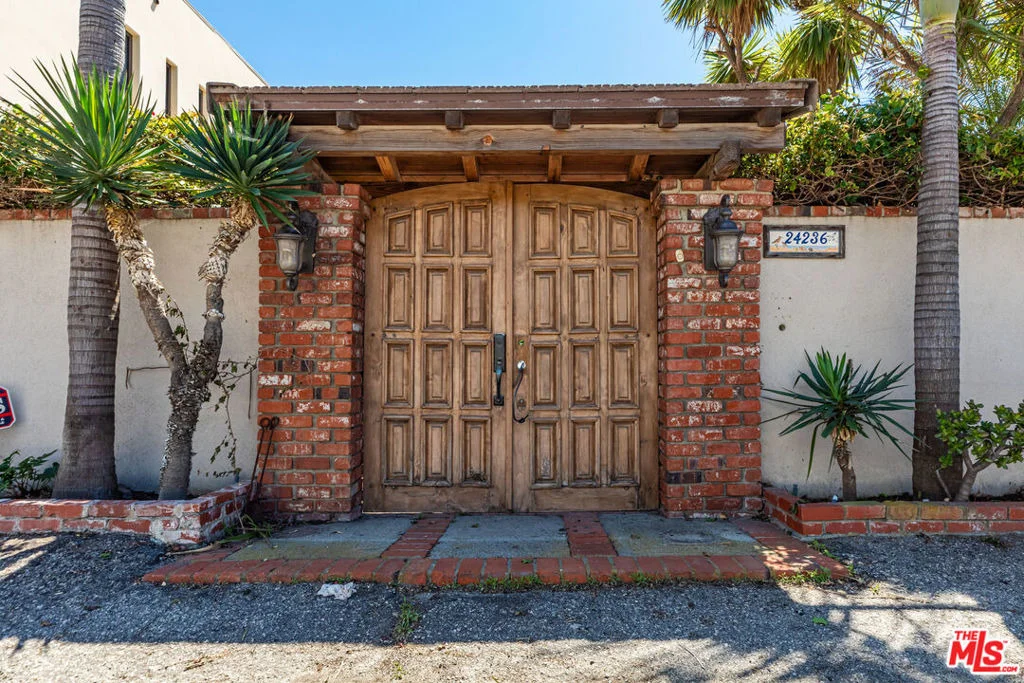 Photo of 24236 Malibu Road