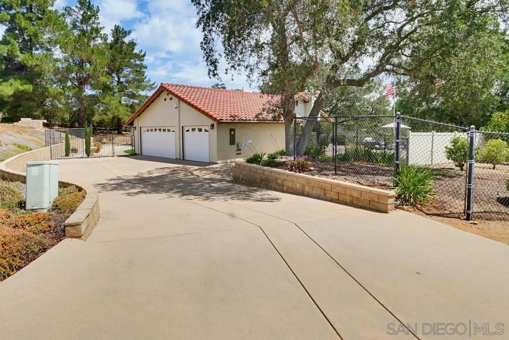 Photo of 2577 Camino Narciso