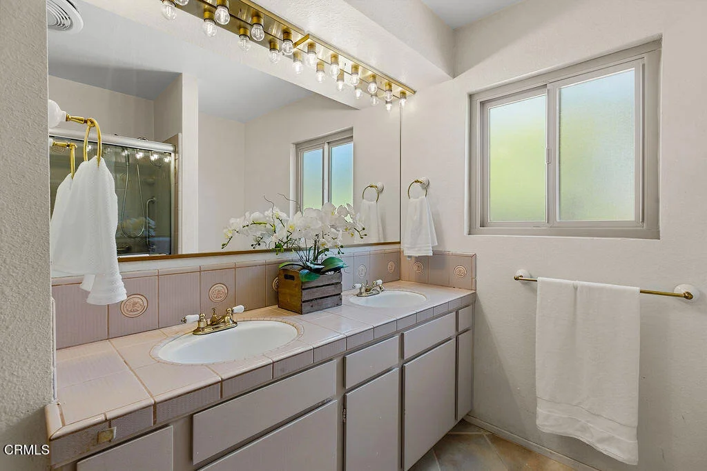 Photo of 567 N Avocado Place