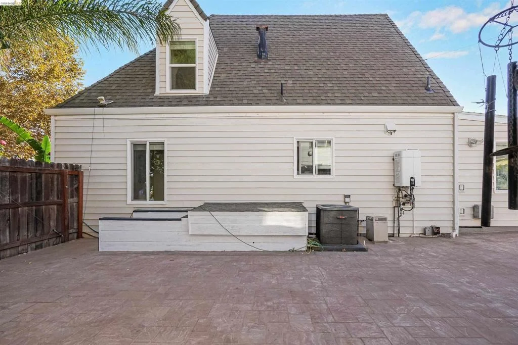 Photo of 2 4th Ave
