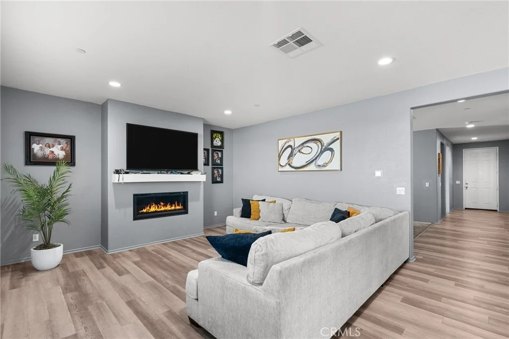 Photo of 6949 Beale