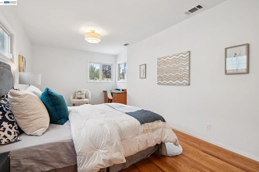 Photo of 3287 Briggs Ave