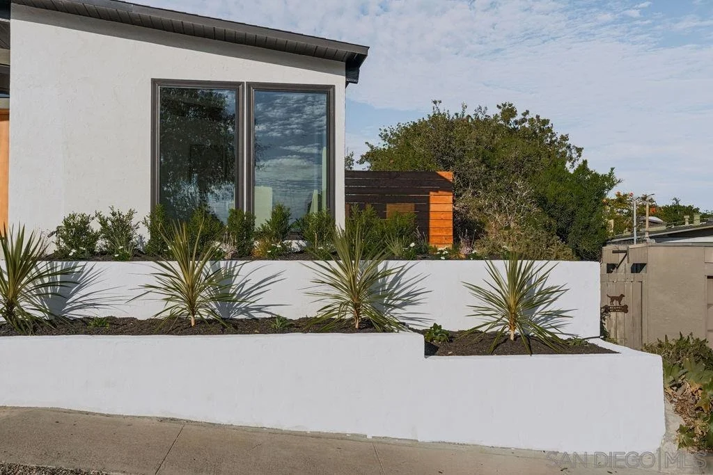 Photo of 4985 Pacifica Dr