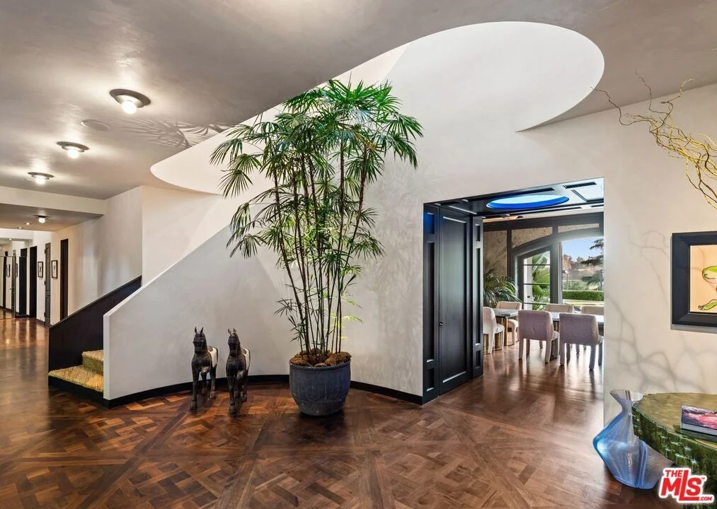 Photo of 9966 Sunset Boulevard