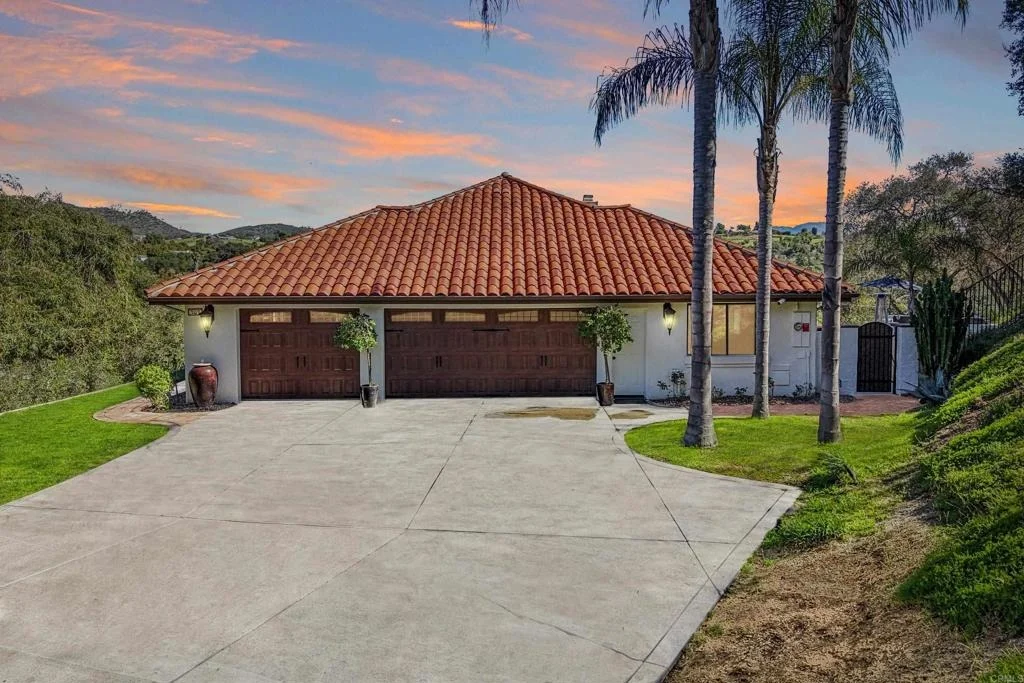 Photo of 707 S Live Oak Park Road