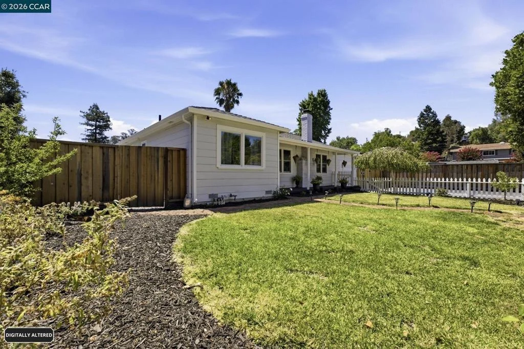 Photo of 8 Lander Dr