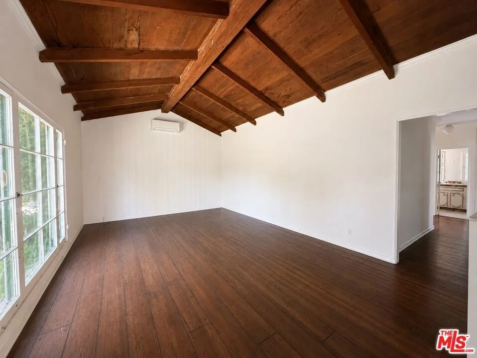 Photo of 431 Westmount Drive