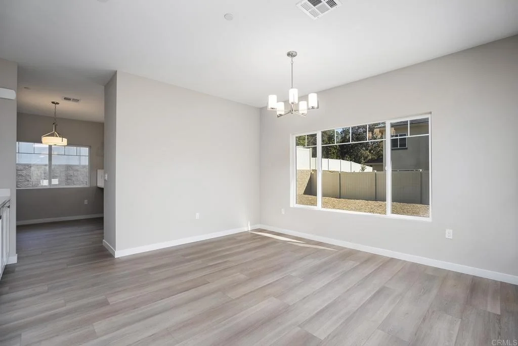 Photo of 3900 Rojo Tierra