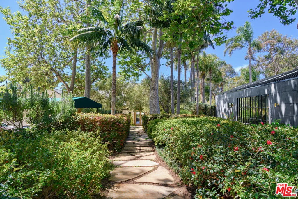 Photo of 6625 Zumirez Drive
