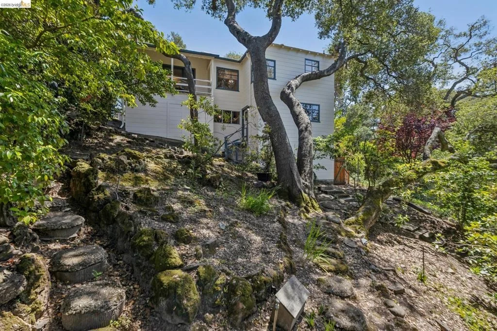 Photo of 2380 Leimert Blvd