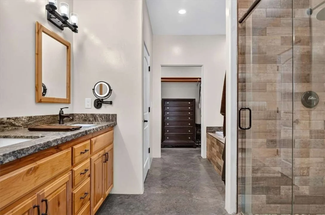 Photo of 1116 1120 Rolling Oaks Drive