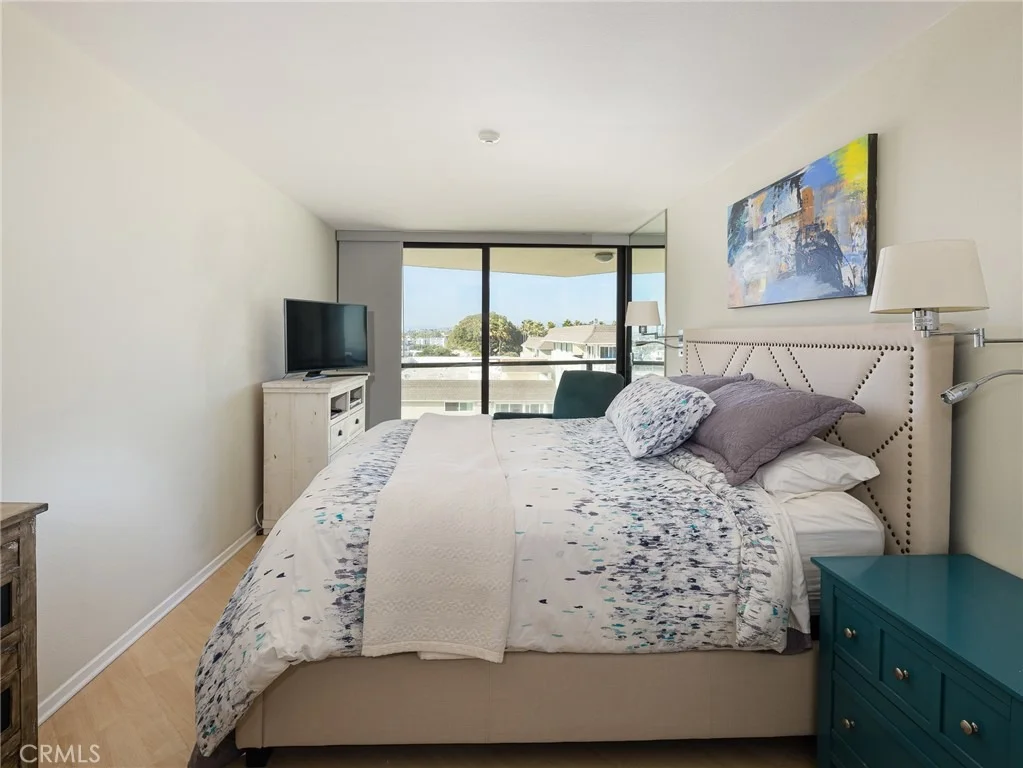 Photo of Unit 313 at 531 Esplanade