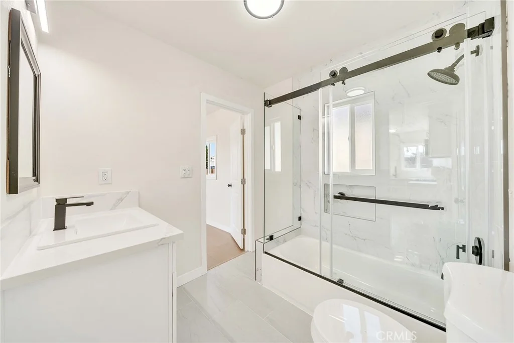 Photo of 215 E Elm Street