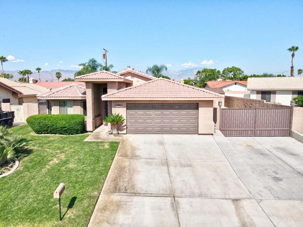 Photo of 41443 Balaclava Drive