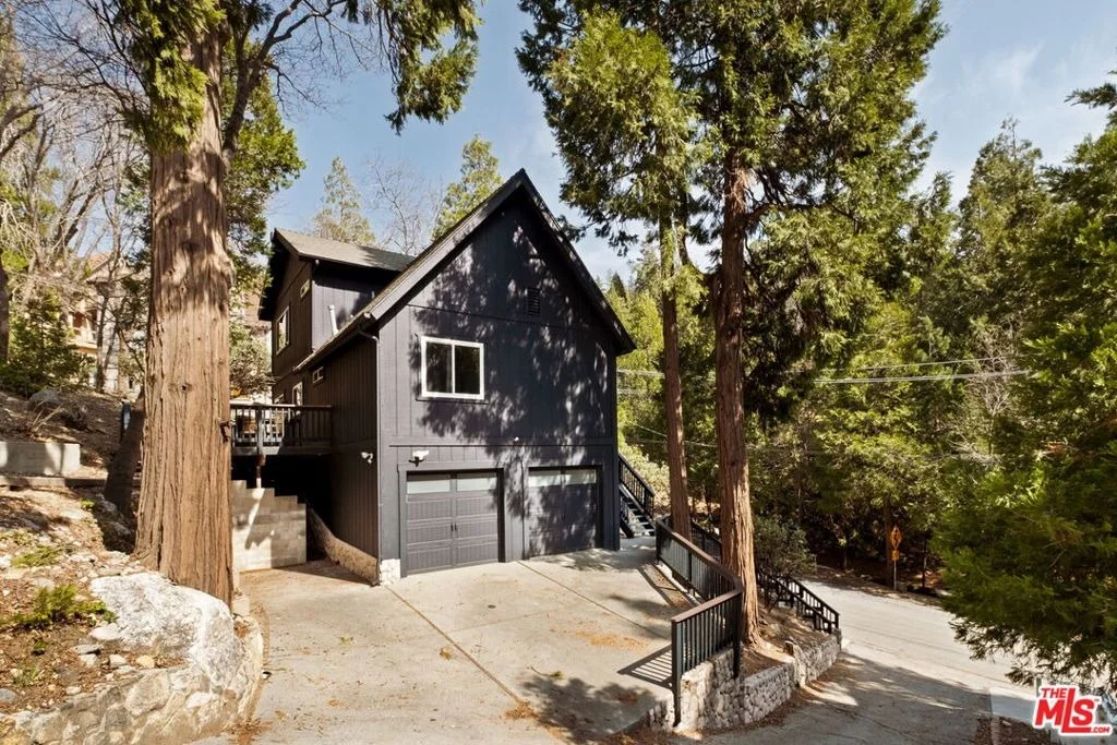 Photo of 320 Pioneer Road