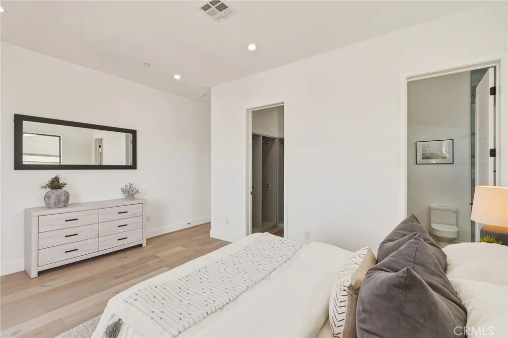 Photo of 2501 Curtis