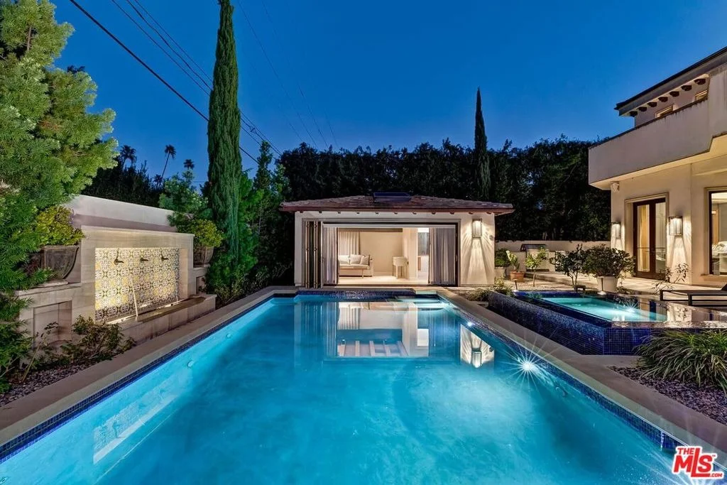 Photo of 610 N Rodeo Drive