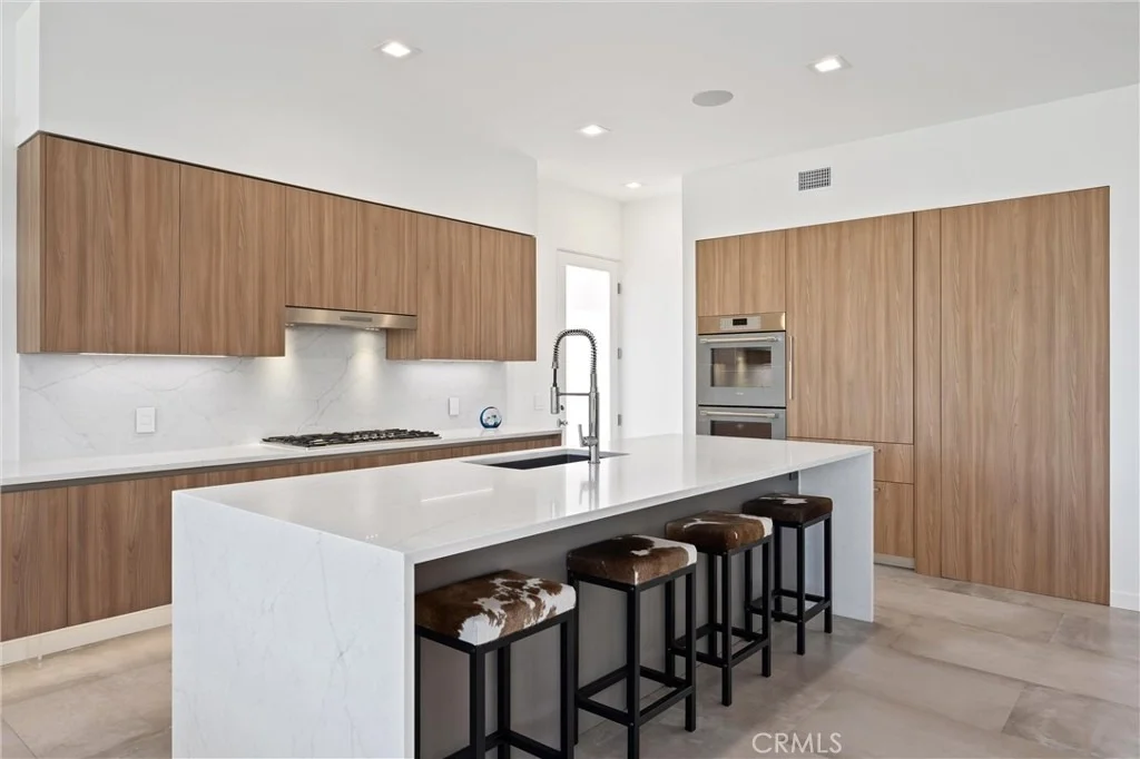 Photo of 47090 Amir Drive