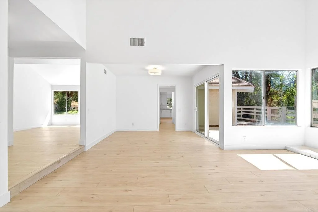 Photo of 37985 Avenida Bravura