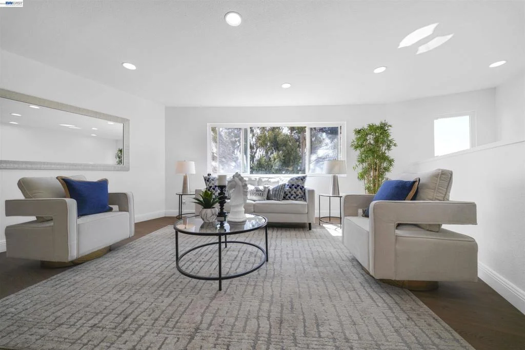 Photo of 1069 Central Blvd