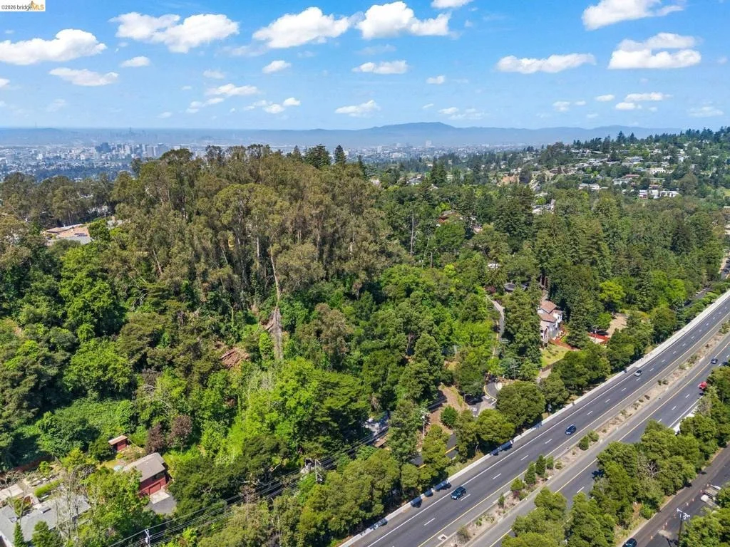 Photo of 2647 Monterey Blvd
