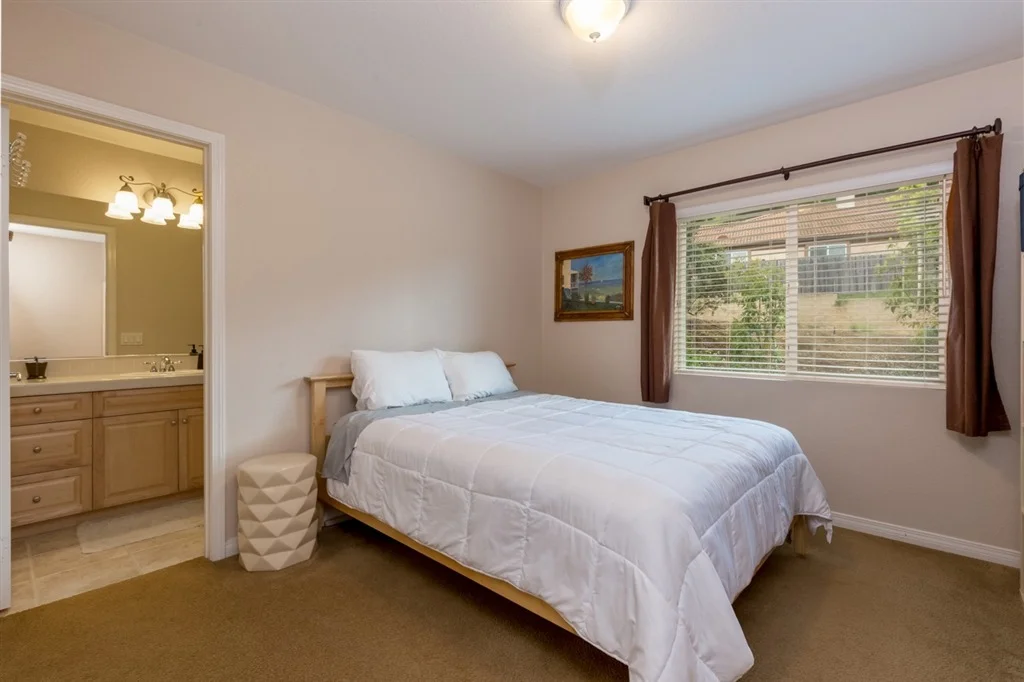 Photo of 941 Bellagio Road