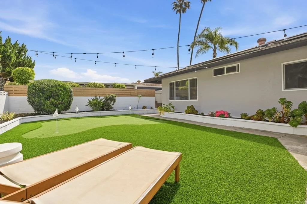 Photo of 952 La Tierra Drive