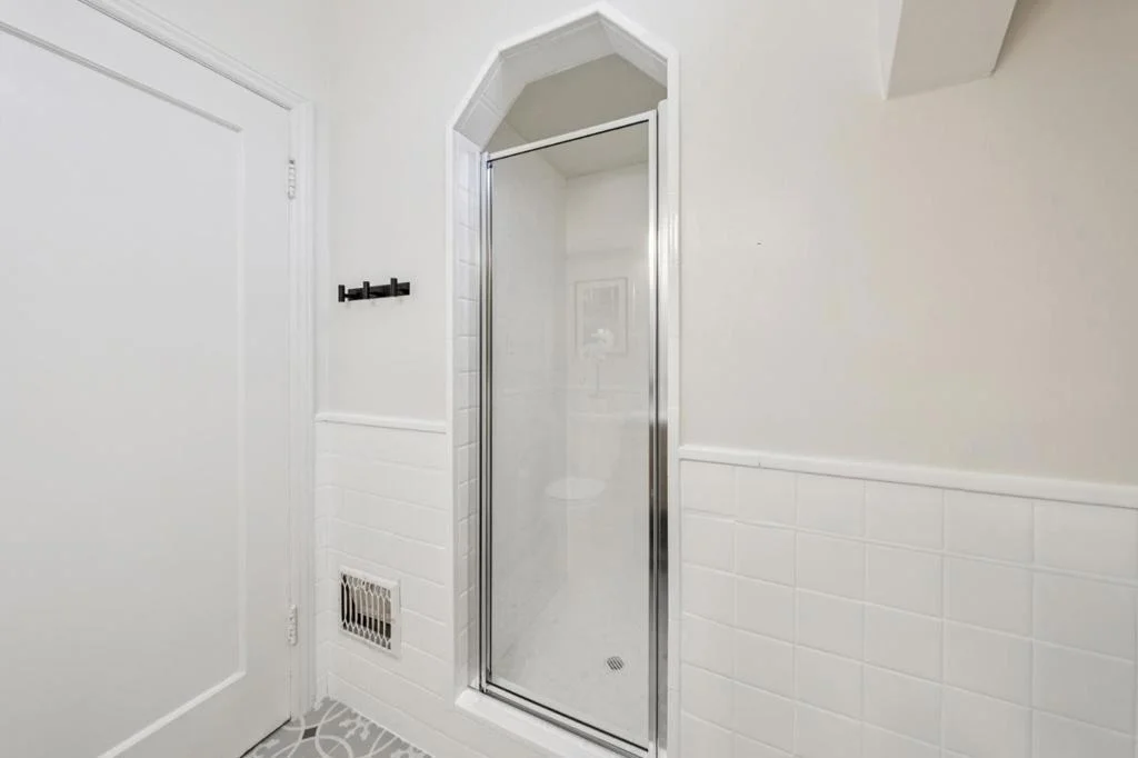 Photo of 825 Amazon Avenue