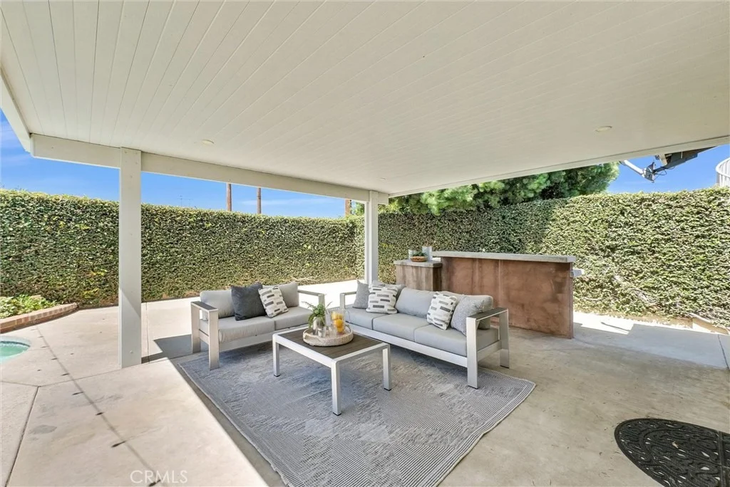 Photo of 1517 E Riverview