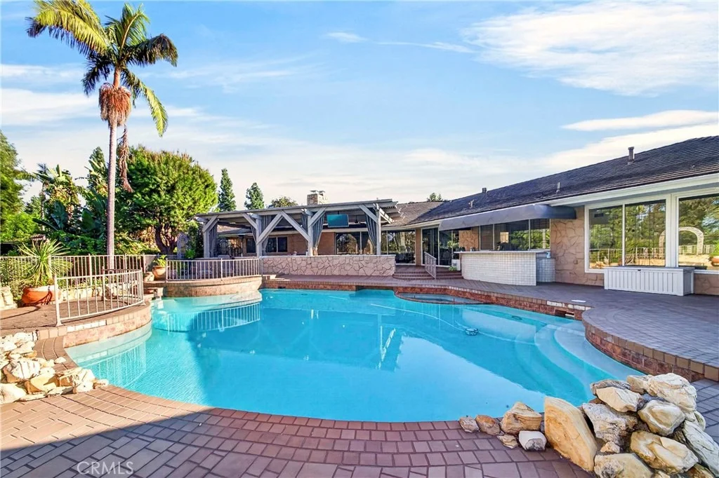 Photo of 619 Lakeside