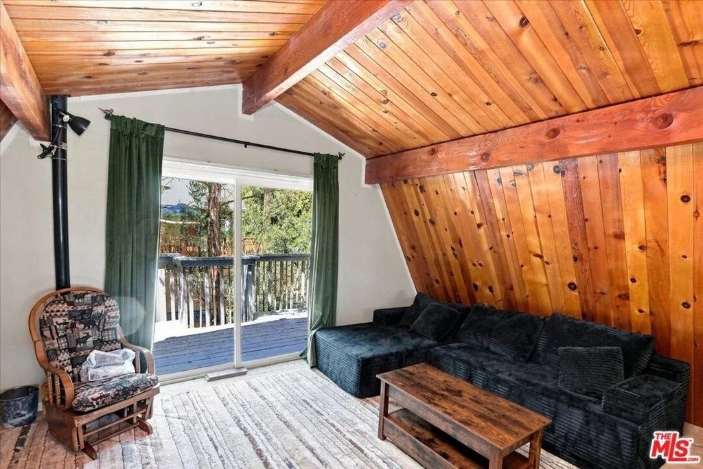 Photo of 550 Pine Lane