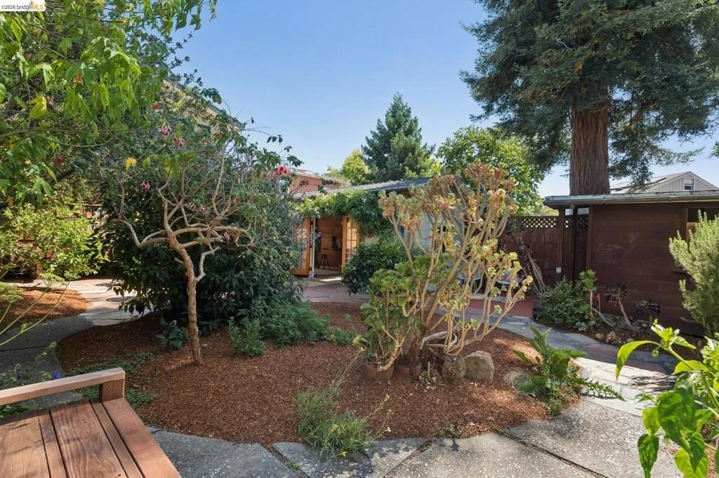 Photo of 1645 Capistrano Ave