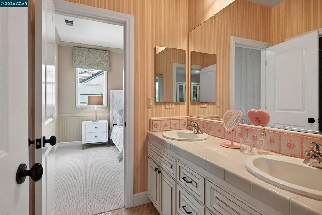 Photo of 3086 Hastings Way