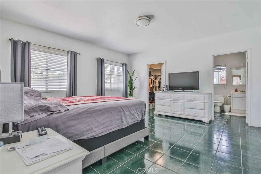Photo of 164 E 235th Street