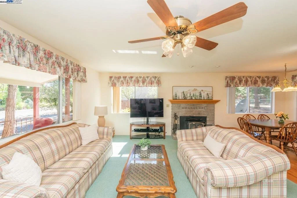 Photo of 230 Lakeview Dr.