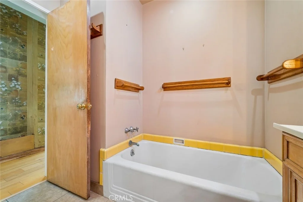Photo of 449 W Elm Avenue