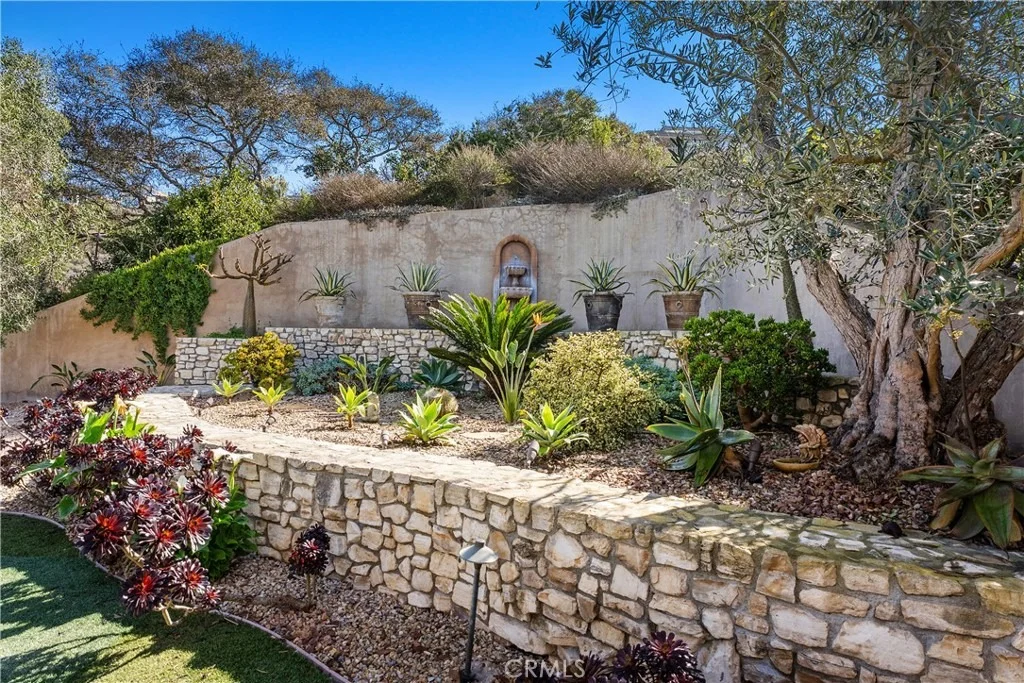 Photo of 2378 Crestview Drive