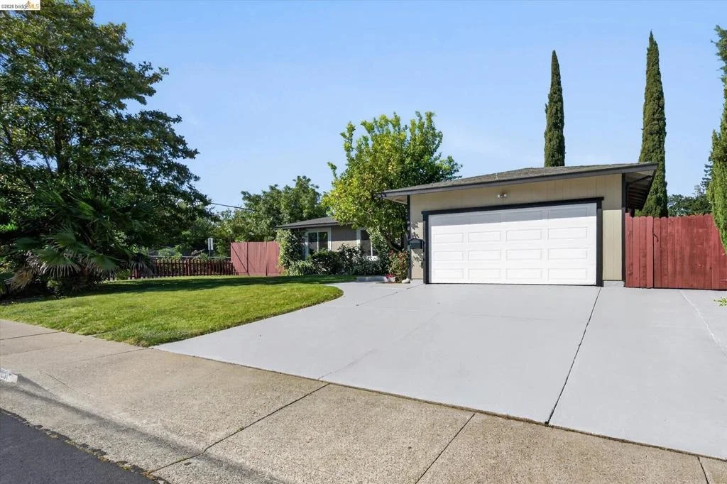 Photo of 901 Helix Dr