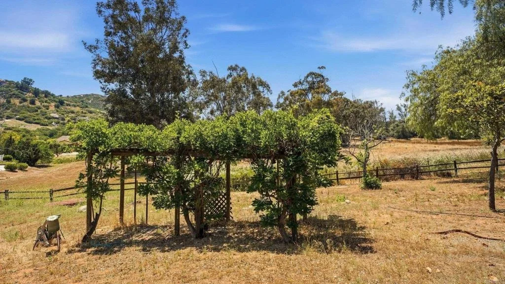 Photo of 2527 Southern Oak Road
