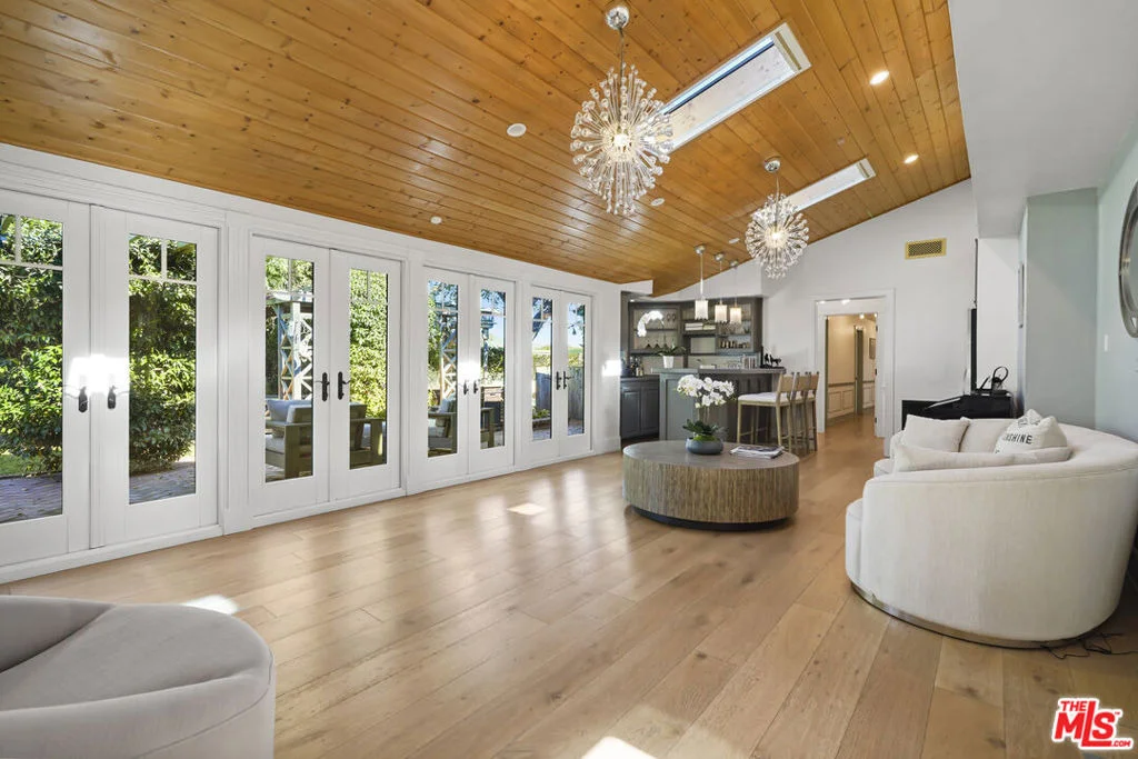 Photo of 6052 Merritt Drive