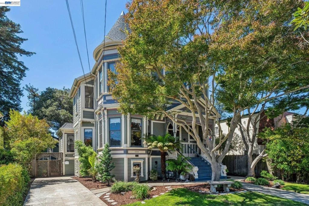 Photo of 2242 San Antonio Ave