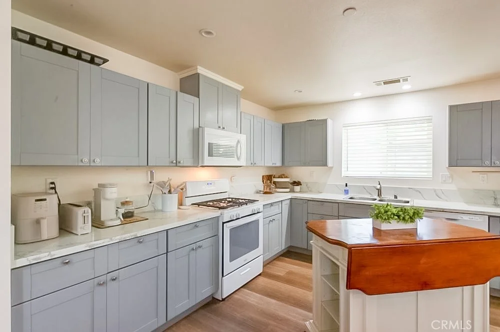 Photo of 1483 E Dottie