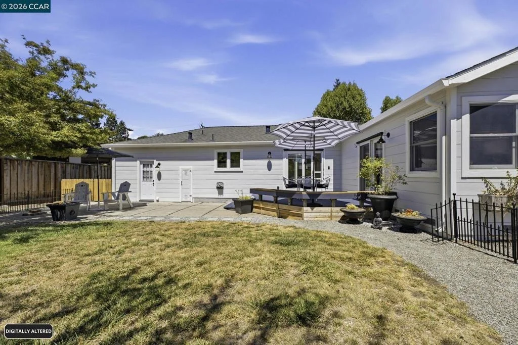Photo of 8 Lander Dr