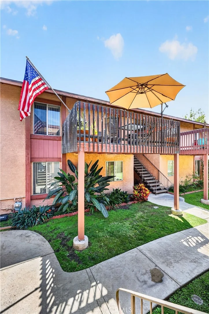 Photo of Unit 21 at 5905 Rosemead Blvd
