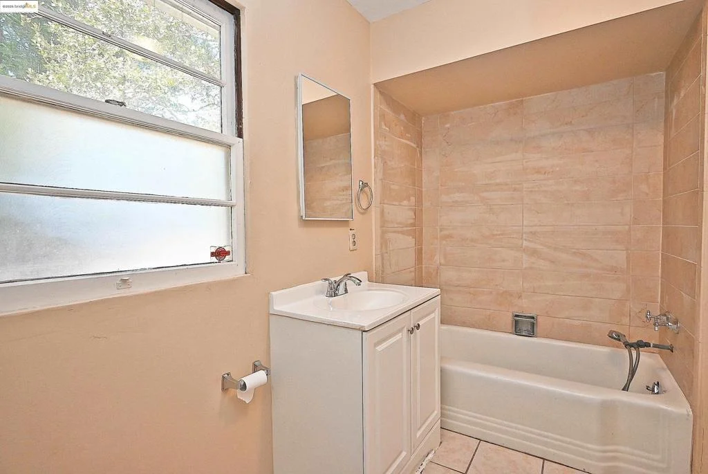 Photo of 2343 Almond Ave